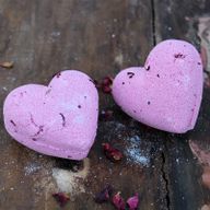 Love Heart Bath Bomb 70g - Ylang & Rose