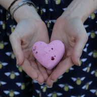Love Heart Bath Bomb 70g - Ylang & Rose