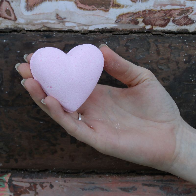 Love Heart Bath Bomb 70g - Bubblegum