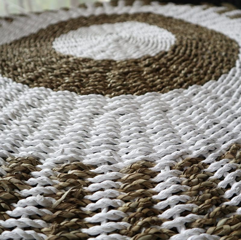 Round Seagrass Rug - White & Tan - Sun - 1m