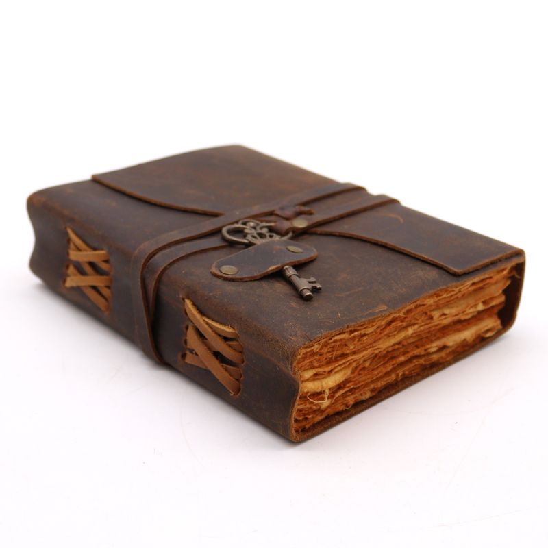 Oiled Leather & Key - 200 pages Deckle-edged - 13x18cm