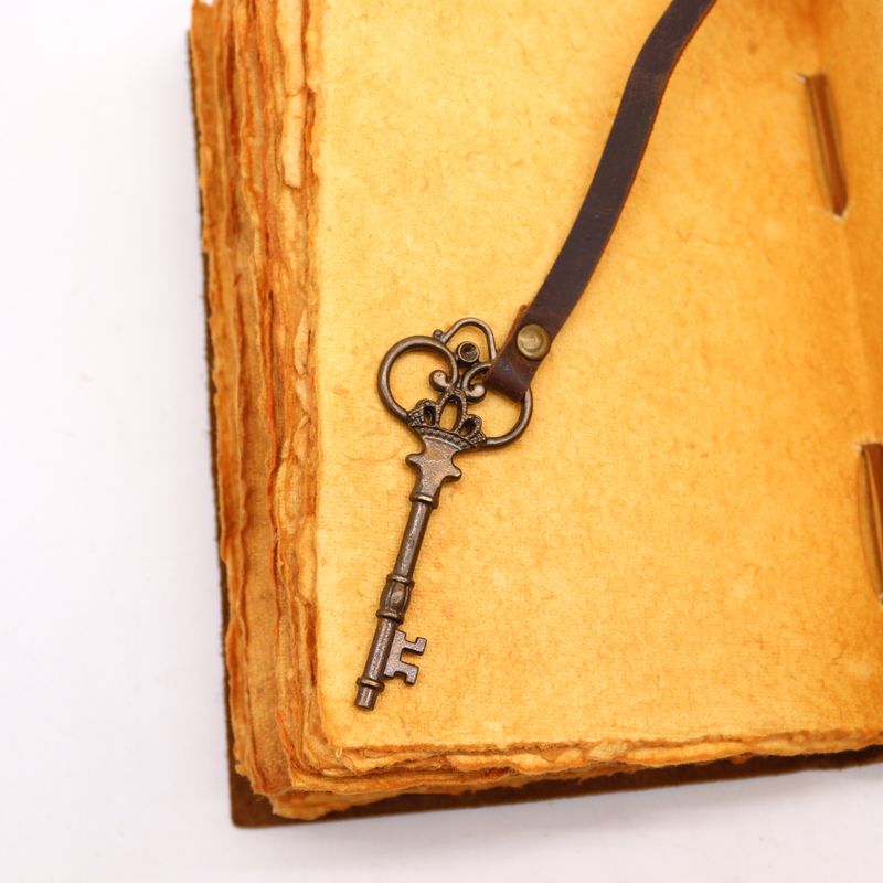 Oiled Leather & Key - 200 pages Deckle-edged - 13x18cm