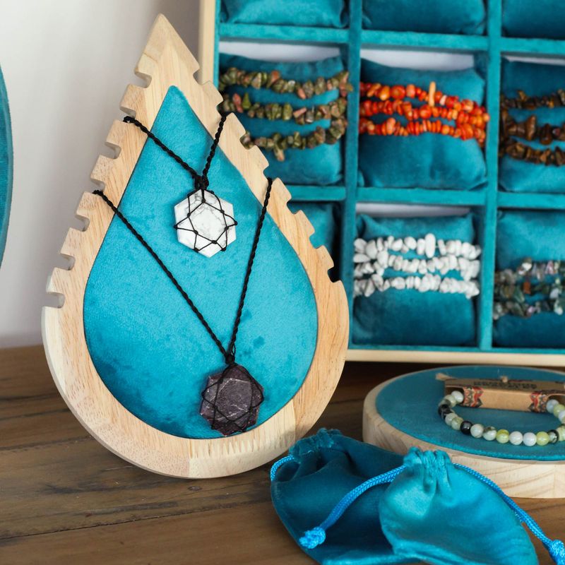 Small Teardrop Necklace Display 19x13cm