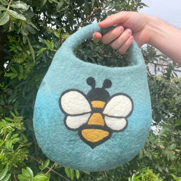 Water Felted Bee Bag - One Handle with Magnet - Blue Green