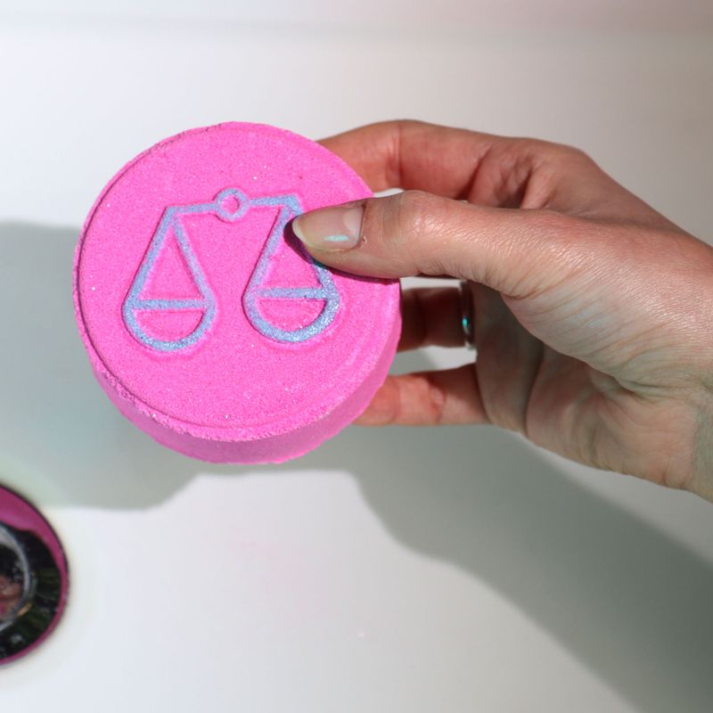 Box of 2 Zodiac Bath Fizzers with Horoscope - Libra