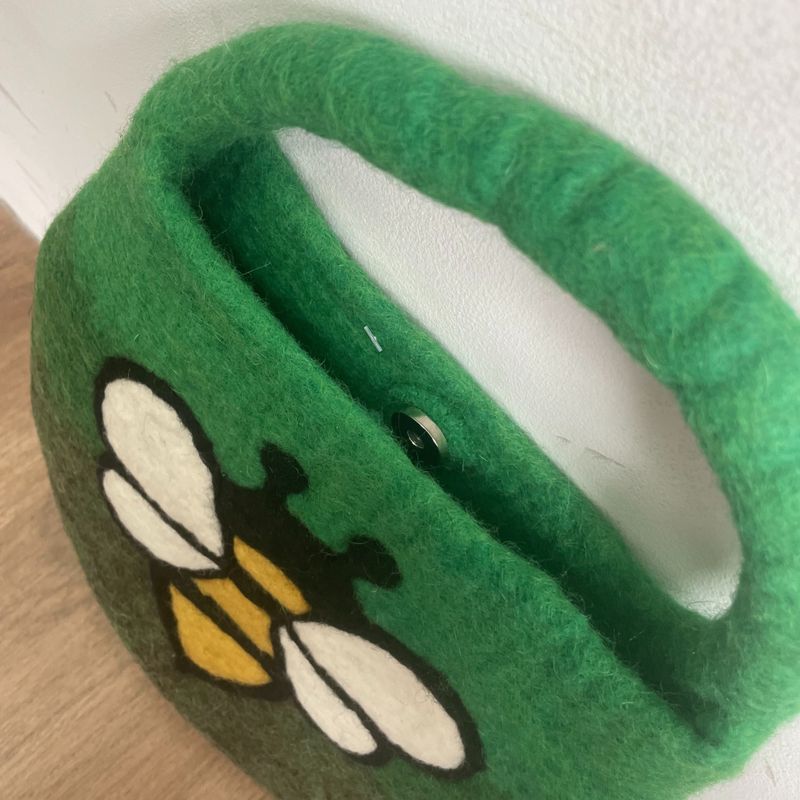 Water Felted Bee Bag - One Handle with Magnet - Garden Greens