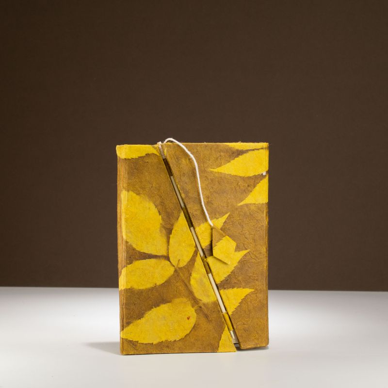 Med Lokta Bold Floral Bamboo Lock Notebook Lrg (15x12cm) - 45 leafs - Mustard Brown
