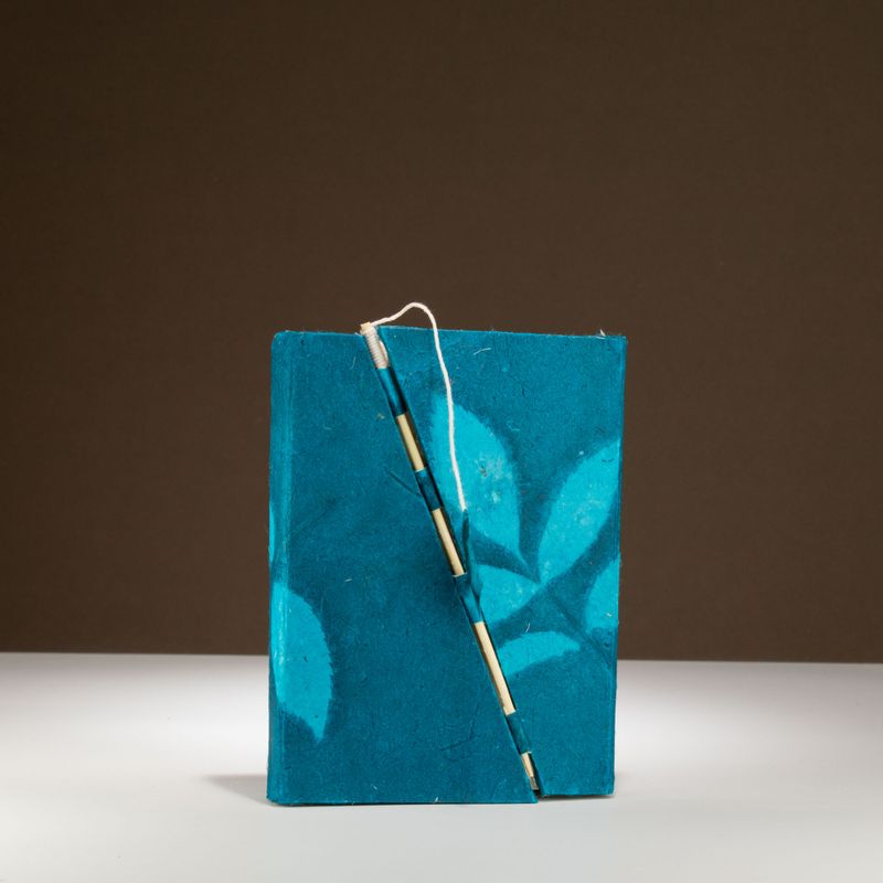 Med Lokta Bold Floral Bamboo Lock Notebook Lrg (15x12cm) - 45 leafs - Midnight Blue