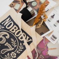 Iconic Toni Tote Bag - Nobody Knows 67 (41x31cm) - Natural 10oz - Inside pocket and zip closure