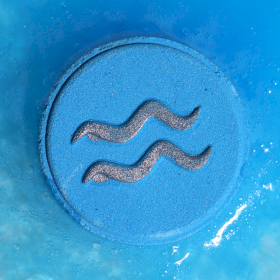 Box of 2 Zodiac Bath Fizzers with Horoscope - Aquarius
